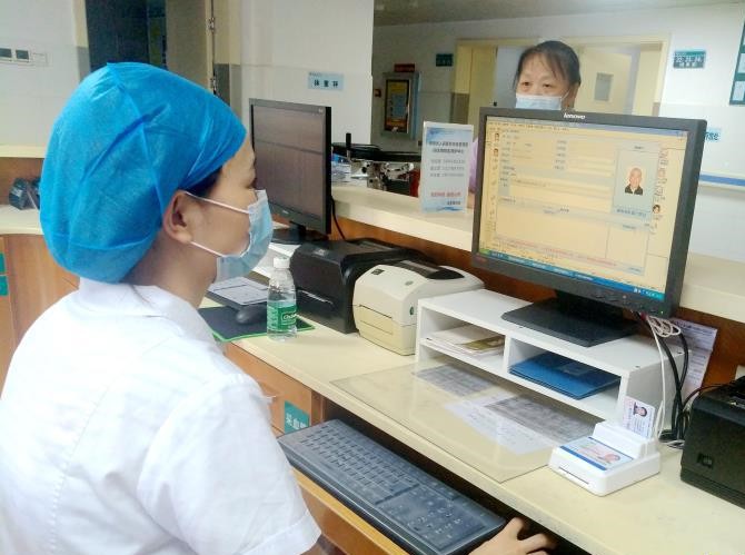 多功能身份證社?？ㄗx卡器